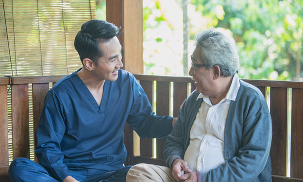 5 Financial Benefits of Live-In Care vs Assisted Living Facilities